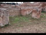 04631 ostia - regio i - insula xiv - domus di amore e psiche (i,xiv,5) - 3. raum - westseite - suedwestecke - nordwand - re - treppe - 09-2023.jpg